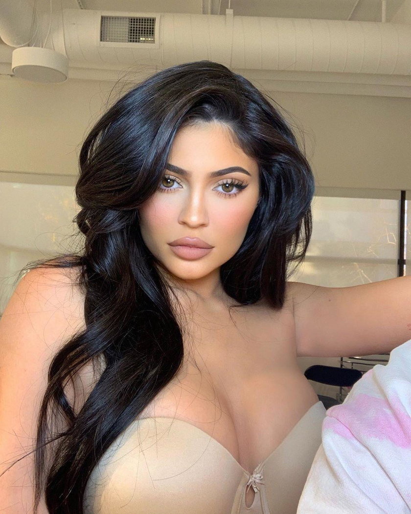 Kylie Jenner Bikin Sejarah Baru di Instagram, Pengikutnya Lampaui 300 Juta